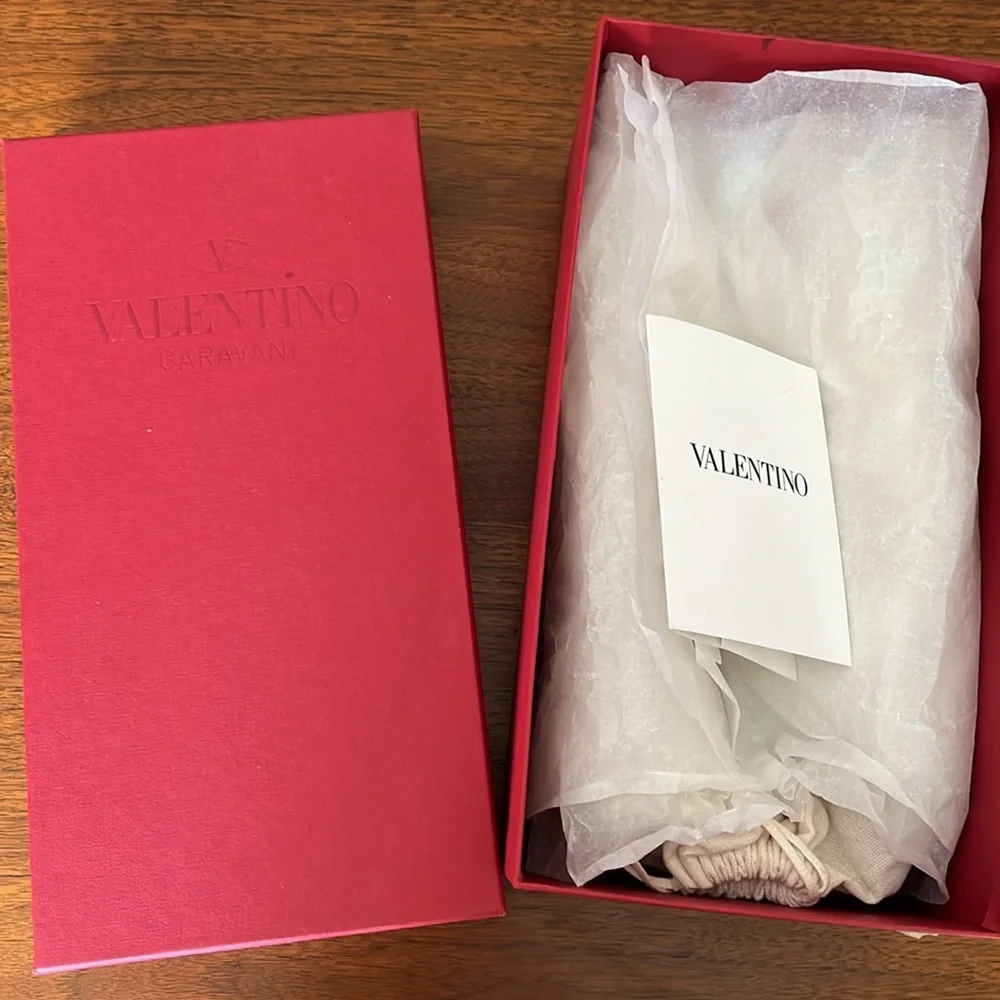 AUTHENTIC VALENTINO ROCKSTUD FLATS - Picture 8 of 8